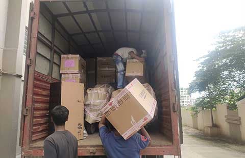 Careful loading of household goods by Motion Packers and Movers (OPC) Pvt. Ltd. Careful loading of household goods by Motion Packers and Movers (OPC) Pvt. Ltd.